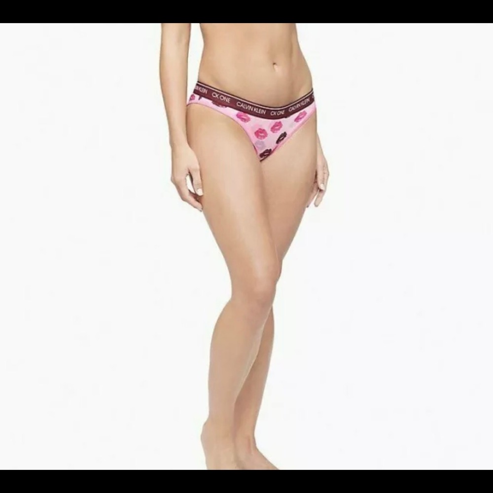 Calvin Klein CK One Bikini Lips, Size M